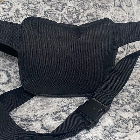 Herschel Supply Co Light Weight Fanny Bum Bag in Black - Picture 4 of 9